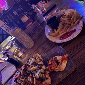 Jason Aldean's Kitchen + Rooftop Bar - Margarita pizza Prime rib sandwich - Beer Bar Near Me - Nashville, Tennessee Jason Aldean's Kitchen + Rooftop Bar - Margarita pizza Prime rib sandwich - Beer Bar Near Me - Nashville, Tennessee