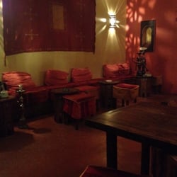 Al Café - Cave (espaço para fumadores)