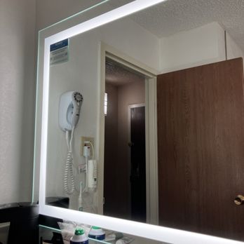 Quality Inn - Nice bathroom - Hotels Near Me - Trinidad, Colorado