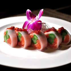 Fresh Salmon Roll