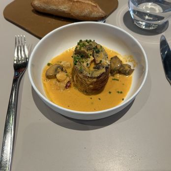 58 Tour Eiffel - Lobster croissant thing - French Near Me - Paris, 75