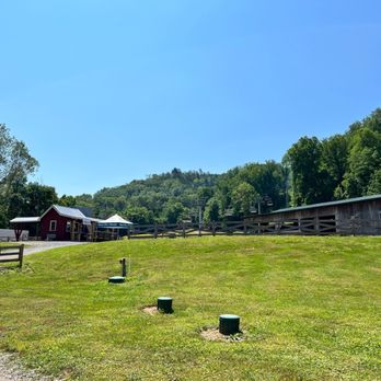 The Hawk Skylift - Walk up to the stables - Horseback Riding Near Me - Sevierville, Tennessee The Hawk Skylift - Walk up to the stables - Horseback Riding Near Me - Sevierville, Tennessee