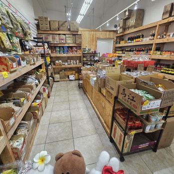 Tymk Trading - Bright and organized! - International Grocery Near Me - Honolulu, Hawaii
