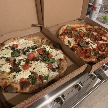 Revolver - White pizza and pepperoni pizza - Pizza Near Me - Santa Barbara, California Revolver - White pizza and pepperoni pizza - Pizza Near Me - Santa Barbara, California