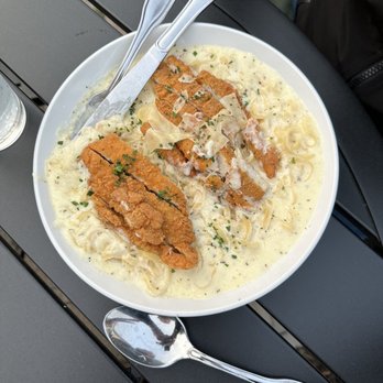 Crosswinds Grille - Pasta Alfredo with fried chicken - American Near Me - Geneva-on-the-Lake, Ohio