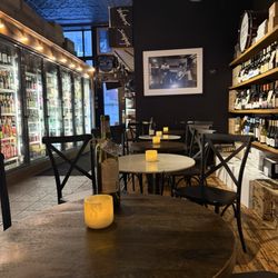 Printers Row Wine Shop - Cozy spot
