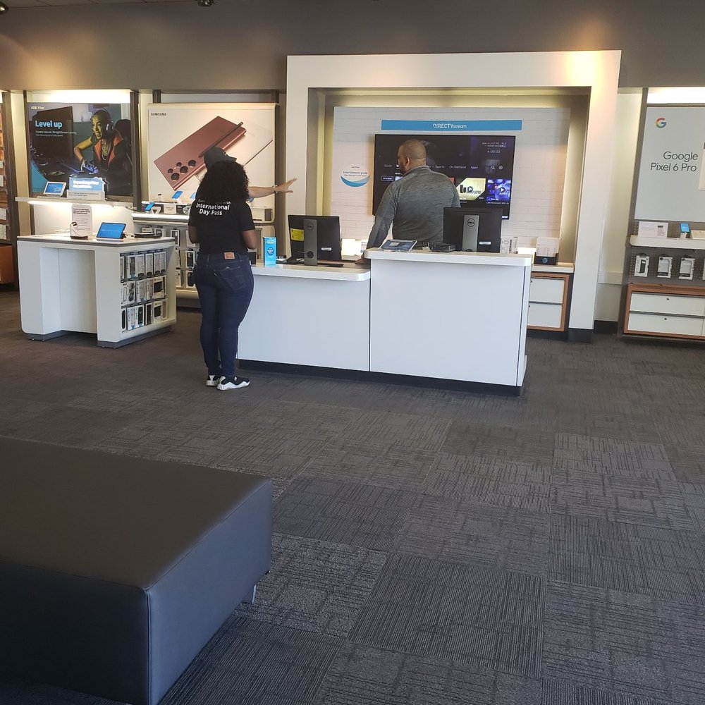 2 workers helping one customer. WoW, we couldn't get a hello until we walk to them. I see why your rating at this location is low. 2 workers helping one customer. WoW, we couldn't get a hello until we walk to them. I see why your rating at this location is low.