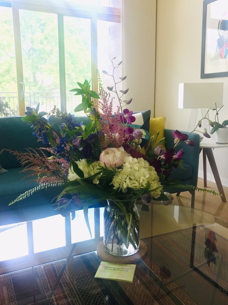 GRANDE FLOWERS Updated June 2024 24 Reviews 1433 E Capitol Dr, Shorewood, Wisconsin