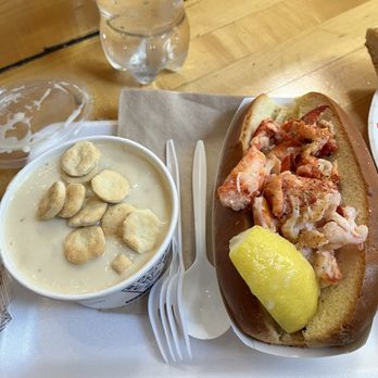 Boston Chowda - Hot Lobsta Hot Buttered Maine Lobster Roll Special - Seafood Near Me - Boston, Massachusetts