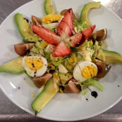 La Bonbonniere - Ensalada en la terraza de labonbonniere