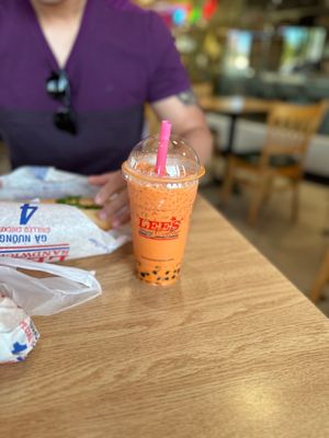 Lee's Sandwiches by null