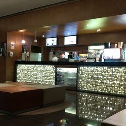Cinépolis - Balcão para comprar pipoca, bebidas e bombonierie da área VIP