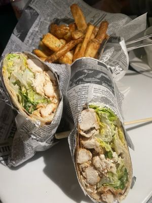 Green Iguana Bar & Grill by null