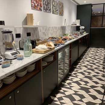 London Heathrow Marriott Hotel - Breakfast in the lounge - Hotels Near Me - Hayes, XGL