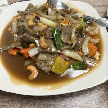 Thai Buri - Cashew chicken - Thai Near Me - Wheeling, Illinois