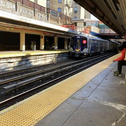 B/Q Church Ave - Manhattan bound B-train coming inside Church Avenue ( the new model similar to A-ttain ) R211