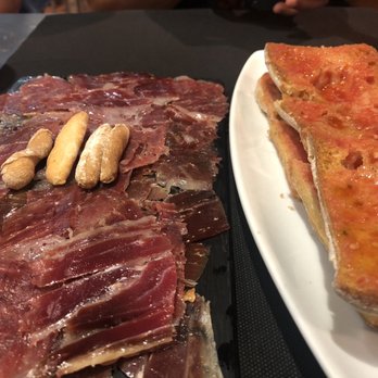 Bovìnum - Iberico Jamon con pan tomatoes - Spanish Near Me - Barcelona, B