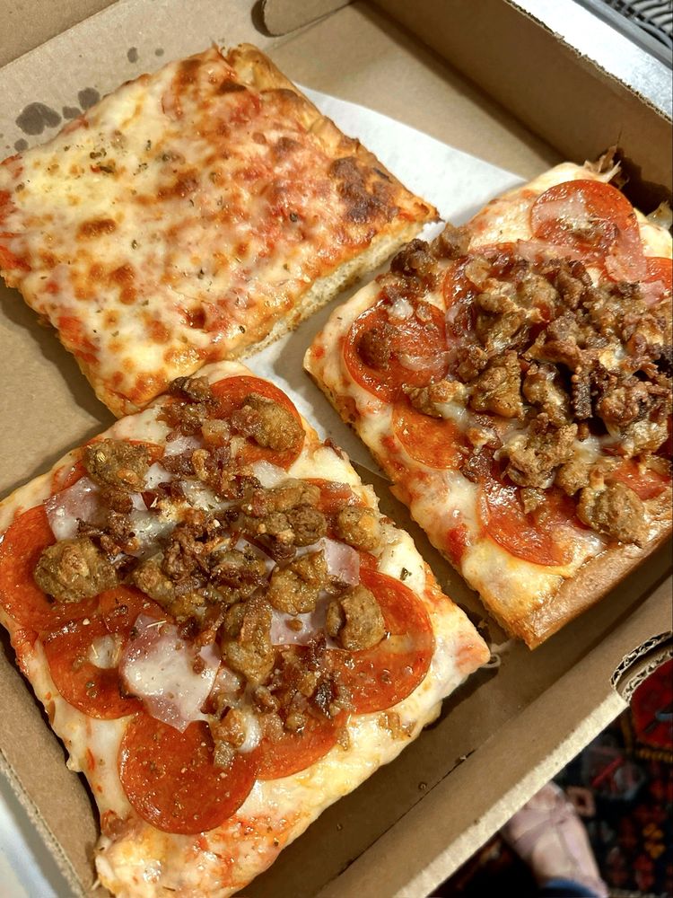 Pizza Square & Italian Market Logo