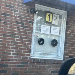 Health Express - Robot arms window number 1