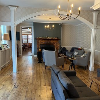 The Cranbury Inn - lobby - American Near Me - Cranbury, New Jersey