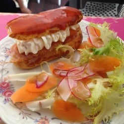 La Bouche en Coeur - Eclair au saumon fumé, chantilly à la menthe et glaçage au caramel de tomate
