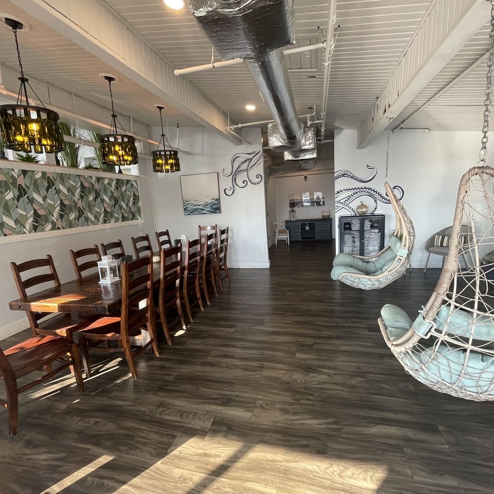 The Beach House - Bars Near Me - Bristol, Rhode Island