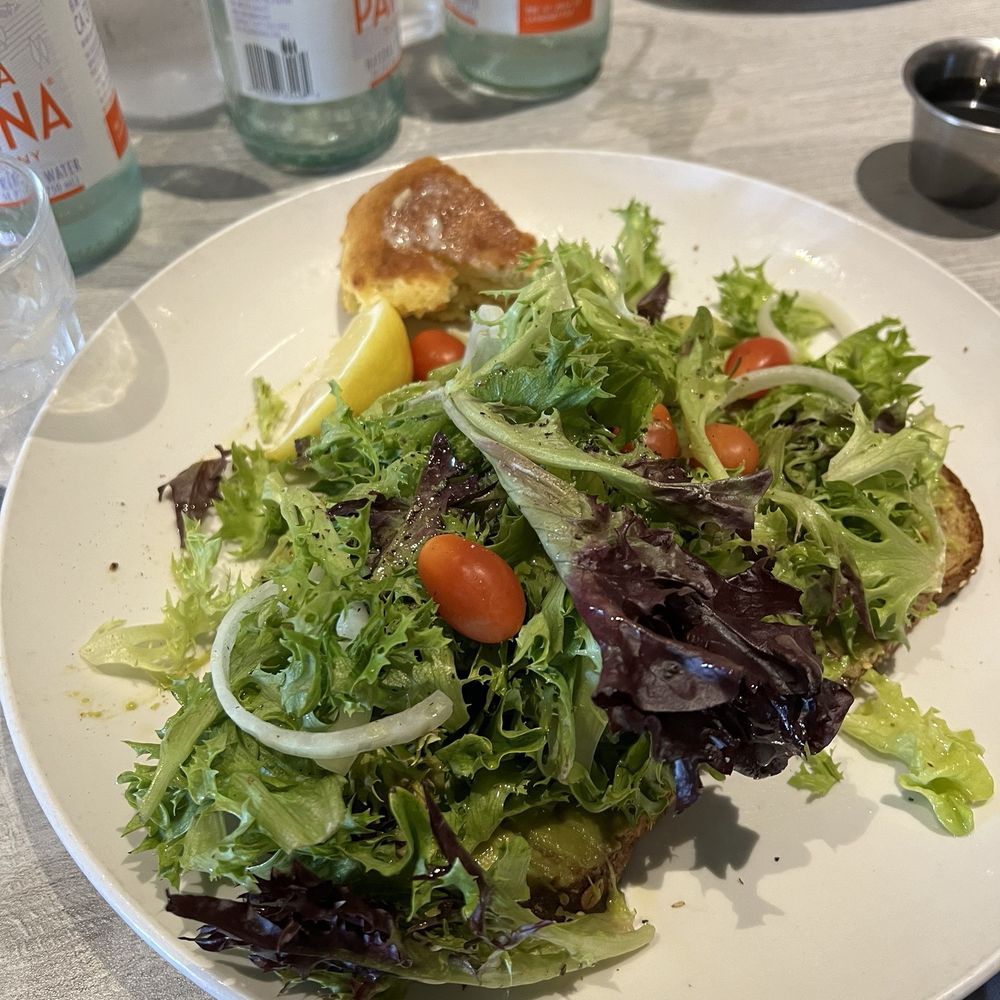 Tom's Watch Bar - avocado toast - Sports Bars Near Me - Ridgefield, Washington