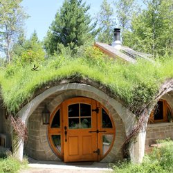 Entre Cimes et Racines - Hobbit house!