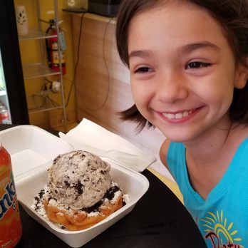 Funnel Cake Paradise - Oreo cookie mini cake - Bakeries Near Me - Dallas, Texas