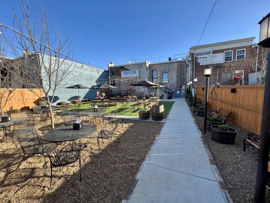 Streetcar Taps & Garden by null