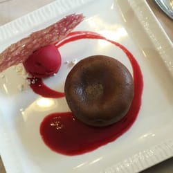 L'Air du Temps - Mi-cuit chocolat et sorbet framboise.