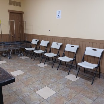 Mountlake Laundromat - Sitting area - Laundromat Near Me - Mountlake Terrace, Washington Mountlake Laundromat - Sitting area - Laundromat Near Me - Mountlake Terrace, Washington