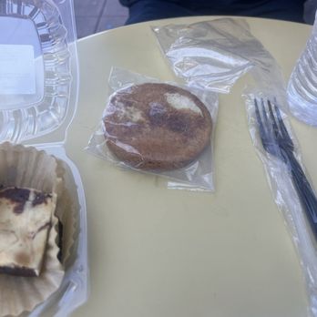 La Mon Bakehouse - Snickerdoodle cookie - Desserts Near Me - Long Beach, California