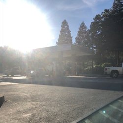 7-Eleven - Gas pump area