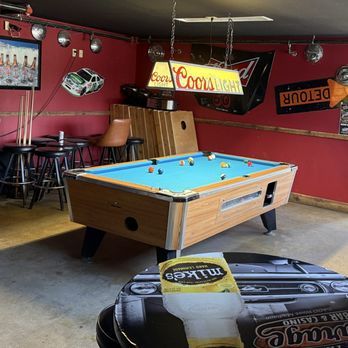 The Garage Bar - Pool table - Pubs Near Me - Sioux Falls, South Dakota The Garage Bar - Pool table - Pubs Near Me - Sioux Falls, South Dakota