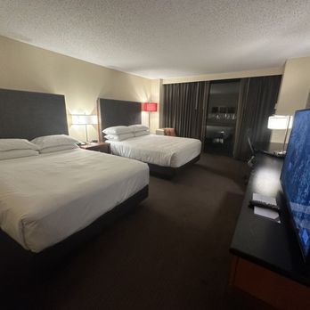 Hyatt Regency Chicago - Two Queen Bed Room: view 1 of 2 - Hotels Near Me - Chicago, Illinois Hyatt Regency Chicago - Two Queen Bed Room: view 1 of 2 - Hotels Near Me - Chicago, Illinois