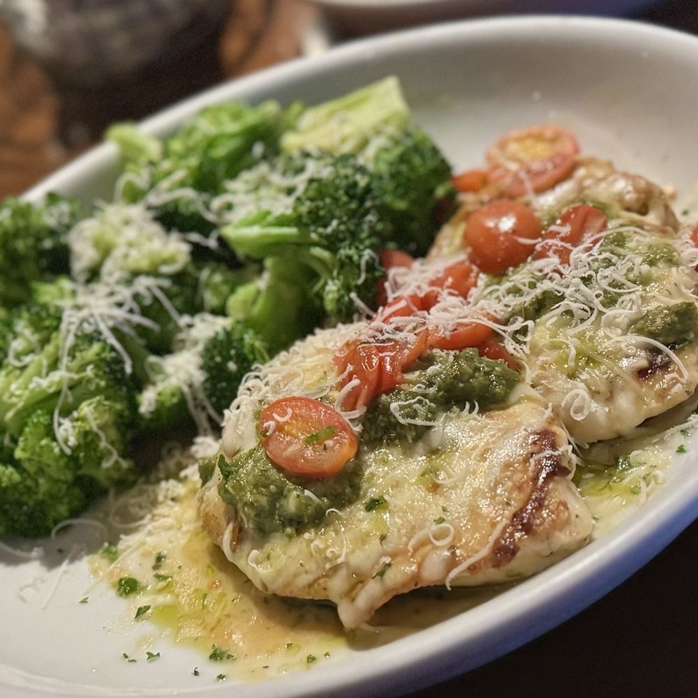 Olive Garden Italian Restaurant - Grilled Chicken Margherita - Italian Near Me - Madison, Wisconsin
