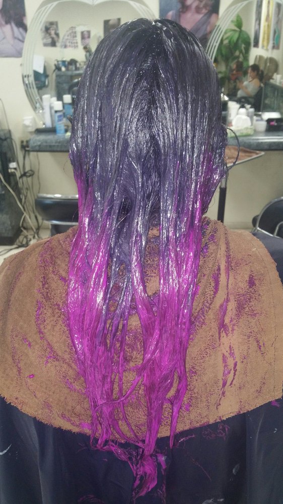 Mariana's Hair Salon Logo