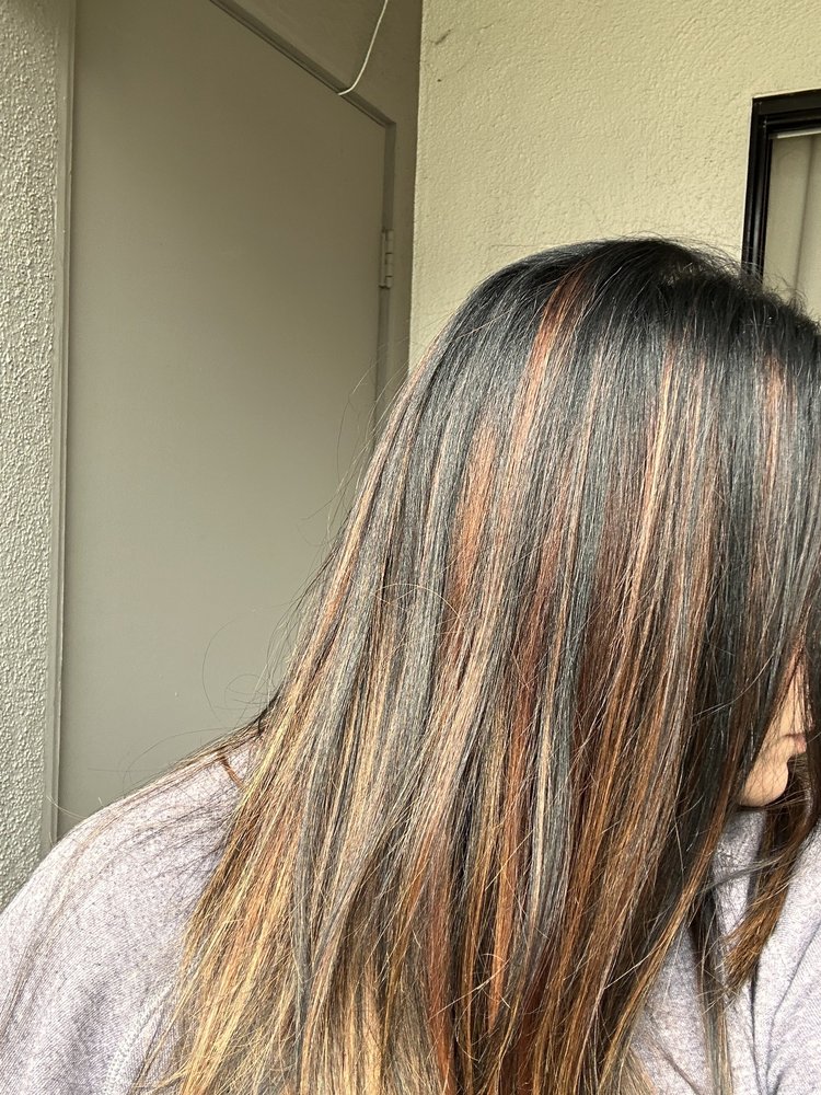 Bloom Salon Spa Logo