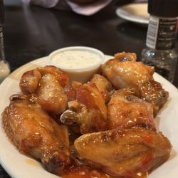 Johnny Carino's - Traditional wings, sweet chili sauce