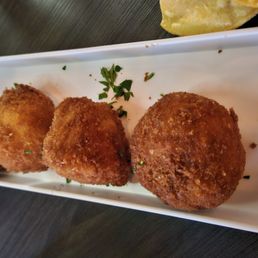 Mac-n-Cheese Balls Mac-n-Cheese Balls