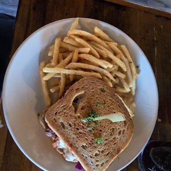 Elements Eatery & Bar - Reuben Sandwich - Cocktail Bars Near Me - South Lake Tahoe, California Elements Eatery & Bar - Reuben Sandwich - Cocktail Bars Near Me - South Lake Tahoe, California
