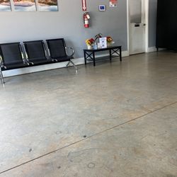 Easirent Rent a Car Charlotte Douglas Airport - Waiting/Sitting area