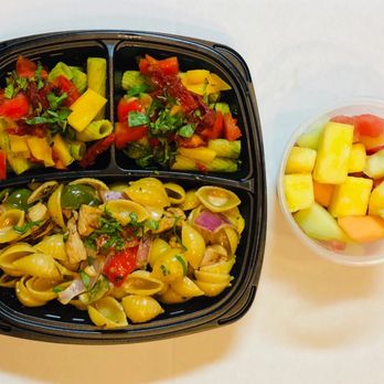 La Vida Catering - a meal of pasta, fruit, and vegetables - Italian Near Me - Chicago, Illinois La Vida Catering - a meal of pasta, fruit, and vegetables - Italian Near Me - Chicago, Illinois