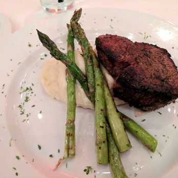Big Fin Seafood - Filet minon with garlic mashed potatoes and asparagus - Seafood Near Me - Orlando, Florida