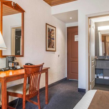 Econo Lodge - Hotels Near Me - Forestville, Quebec