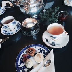Dronning Louises Tehus - Te og 3 små kager