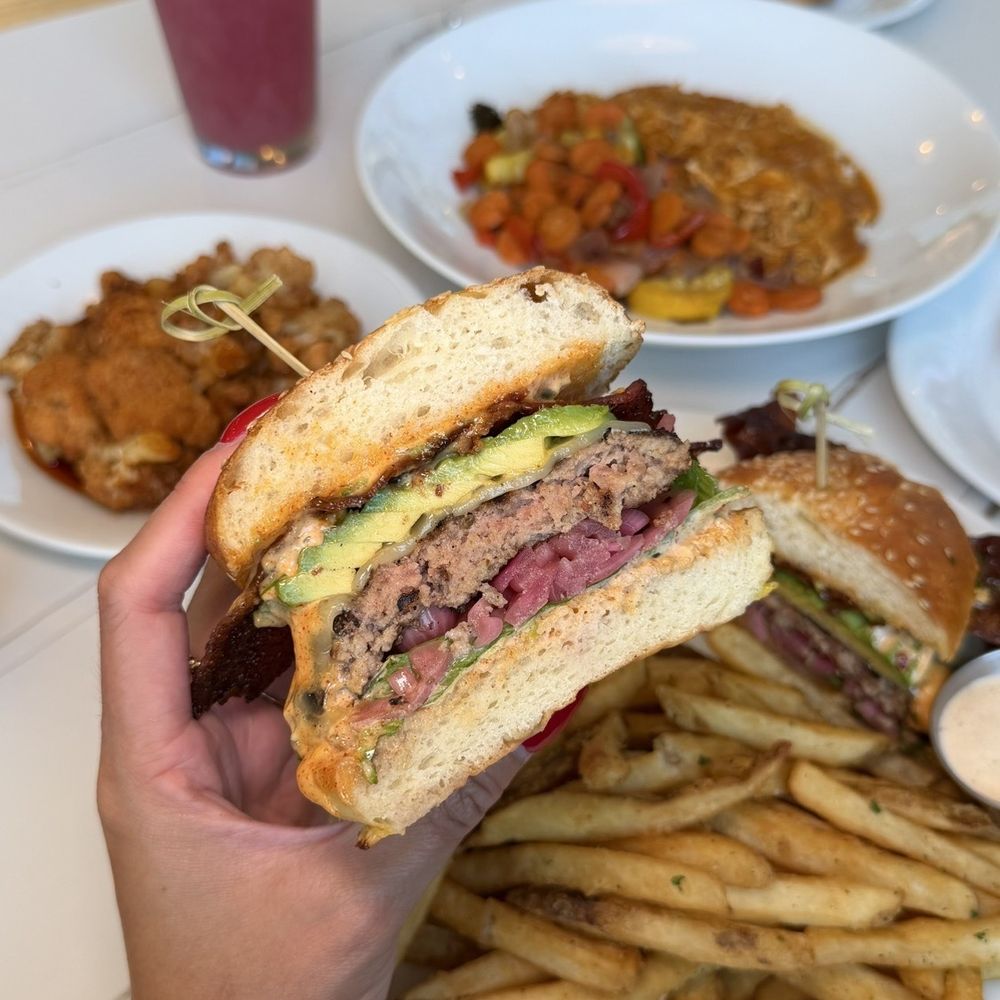 Bushfire Kitchen - En fuego burger w/ fries - American Near Me - Cypress, California
