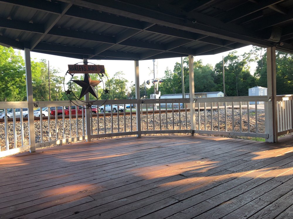 CROSS TRACK ICEHOUSE Updated September 2024 200 Magnolia St, Spring, Texas Beer Gardens