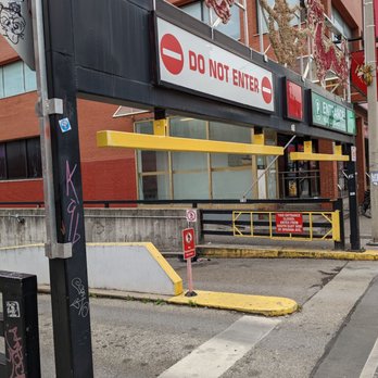 Green P Parking - Entrance and exit - Dundas Street West - Parking Near Me - Toronto, Ontario Green P Parking - Entrance and exit - Dundas Street West - Parking Near Me - Toronto, Ontario